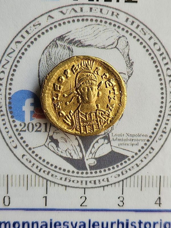 Solidus de Léon Ier (457-474) – Constantinople – Victoire à la croix – Or pur 4,38 g – Image 2
