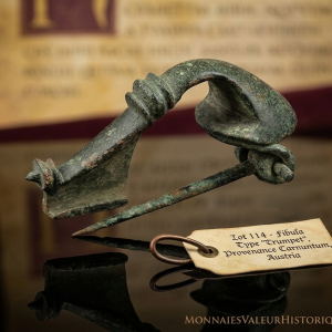 Rare Fibule Romaine en Bronze Type Trompette – Carnuntum, IIe-IIIe siècle ap. J.-C.