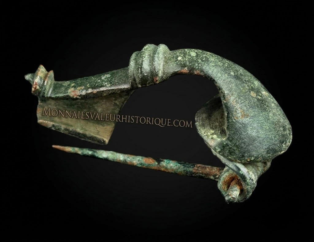 Rare Fibule Romaine en Bronze Type Trompette – Carnuntum, IIe-IIIe siècle ap. J.-C. – Image 3